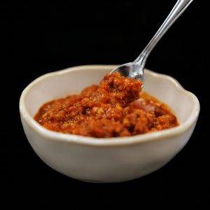 sauce ragu dans un bol,