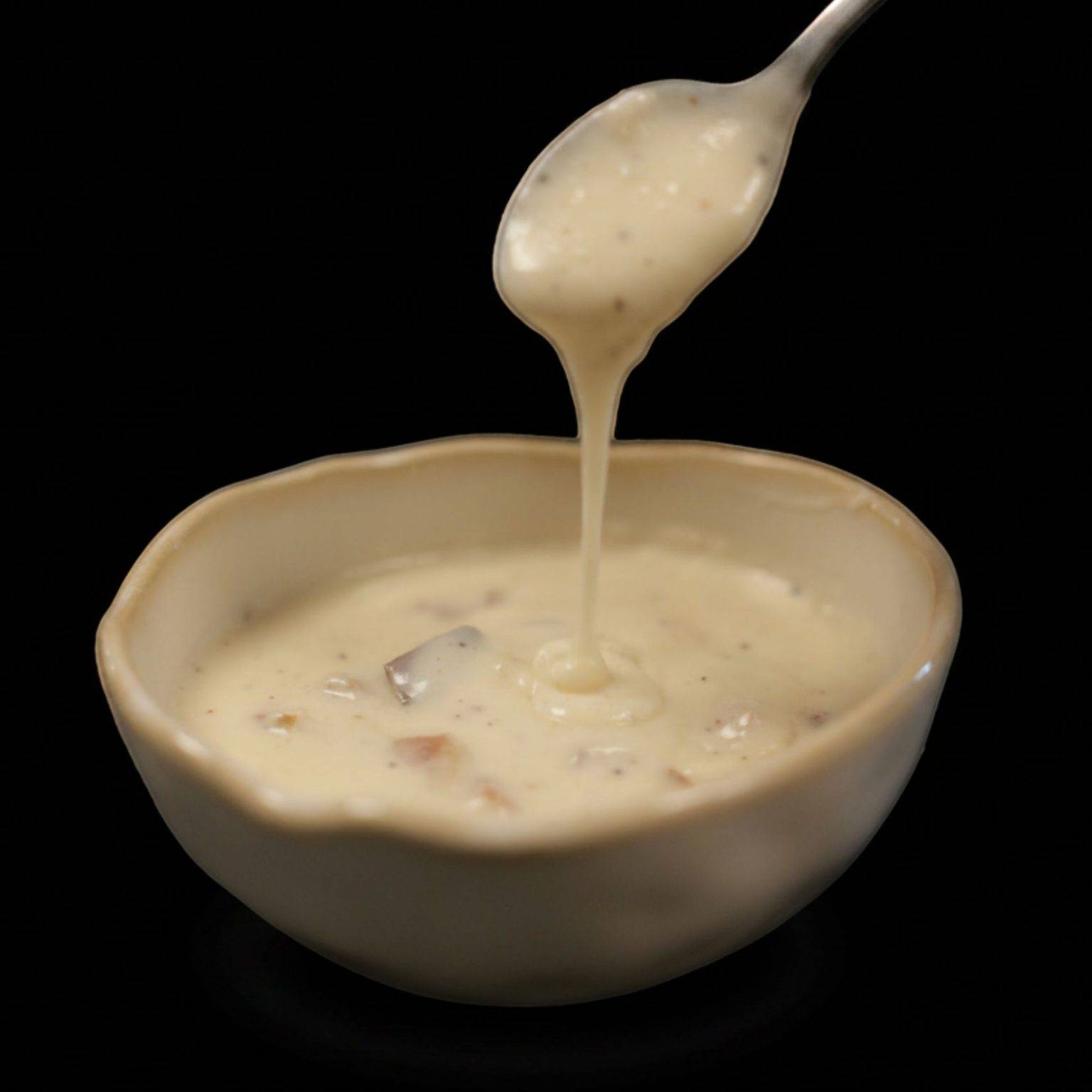 sauce carbonara dans un bol